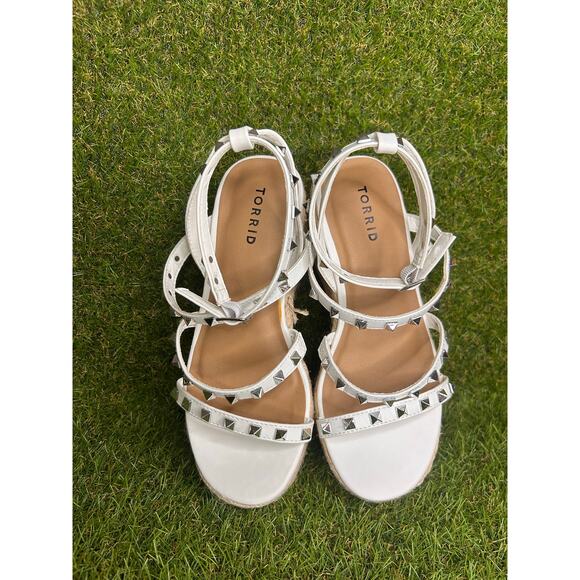 Torrid‎ White Studded Gladiator Platform Sandal 8WW NWOT - Picture 7 of 13